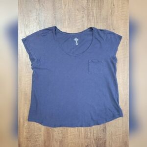 FREE W BUNDLE Gap scoop neck t-shirt